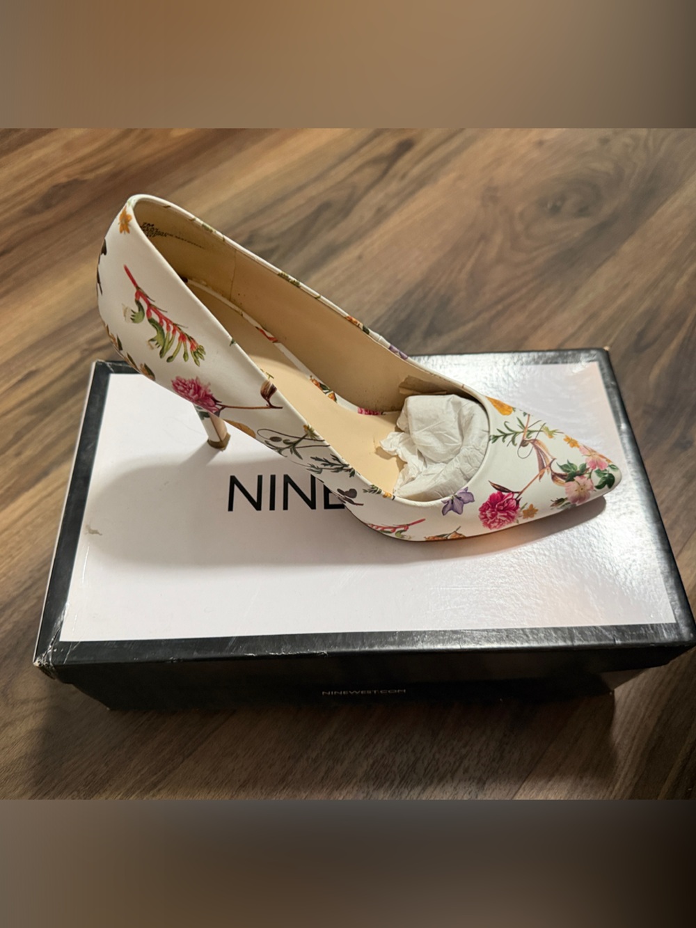 Nine West White Floral Pointed-Toe Pump with Multicolor Blooms